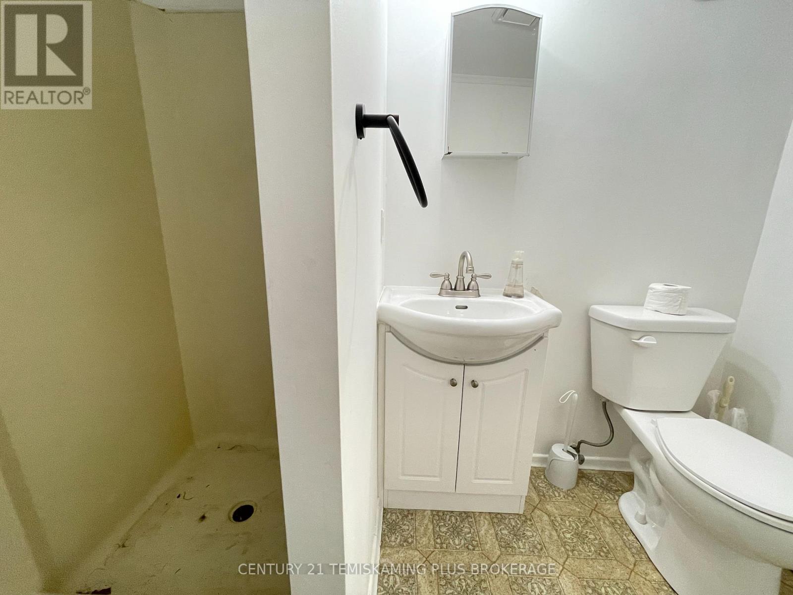 66 WELLINGTON STREET - 23