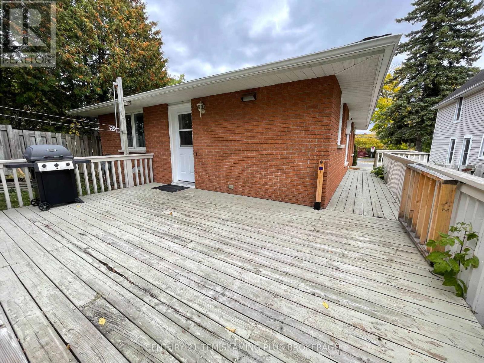 66 WELLINGTON STREET - Image 3