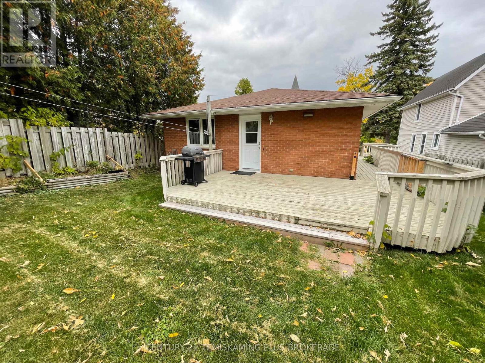 66 WELLINGTON STREET - 5
