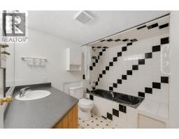 4736 17 Avenue NW - photo 24