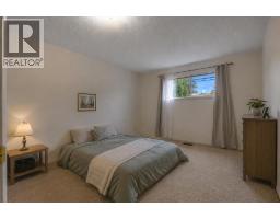 4736 17 Avenue NW - photo 16