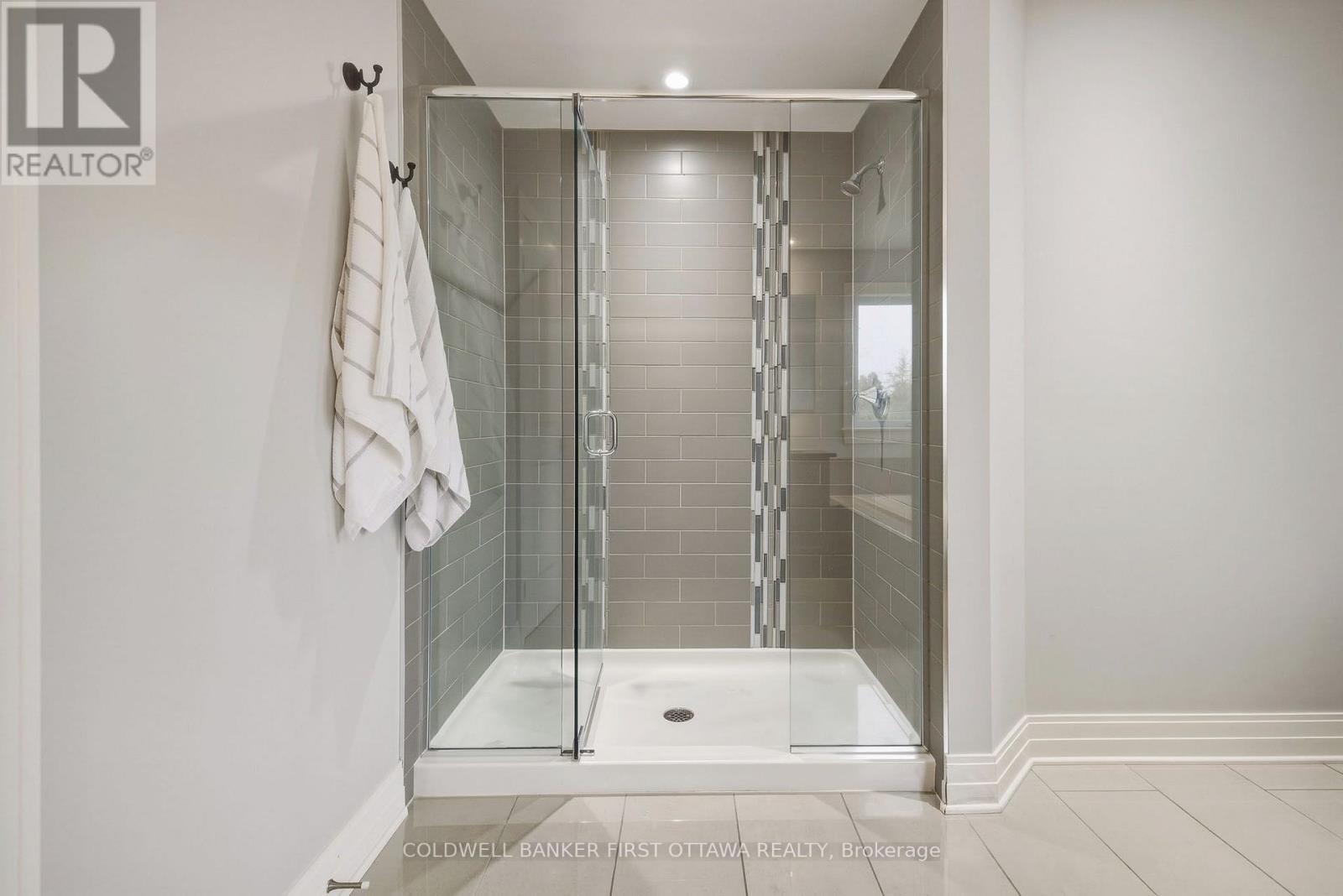 529 ADAMSON CRESCENT - 24