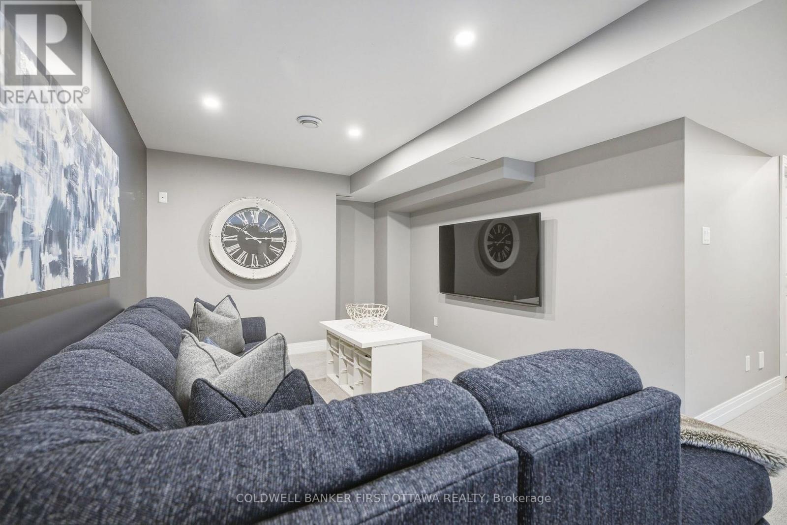 529 ADAMSON CRESCENT - 36