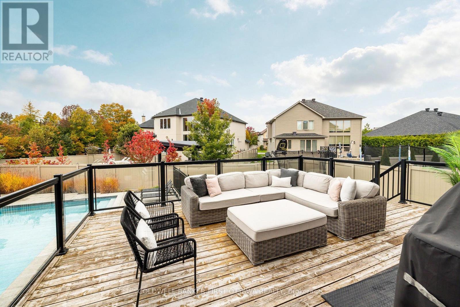 529 ADAMSON CRESCENT - 42