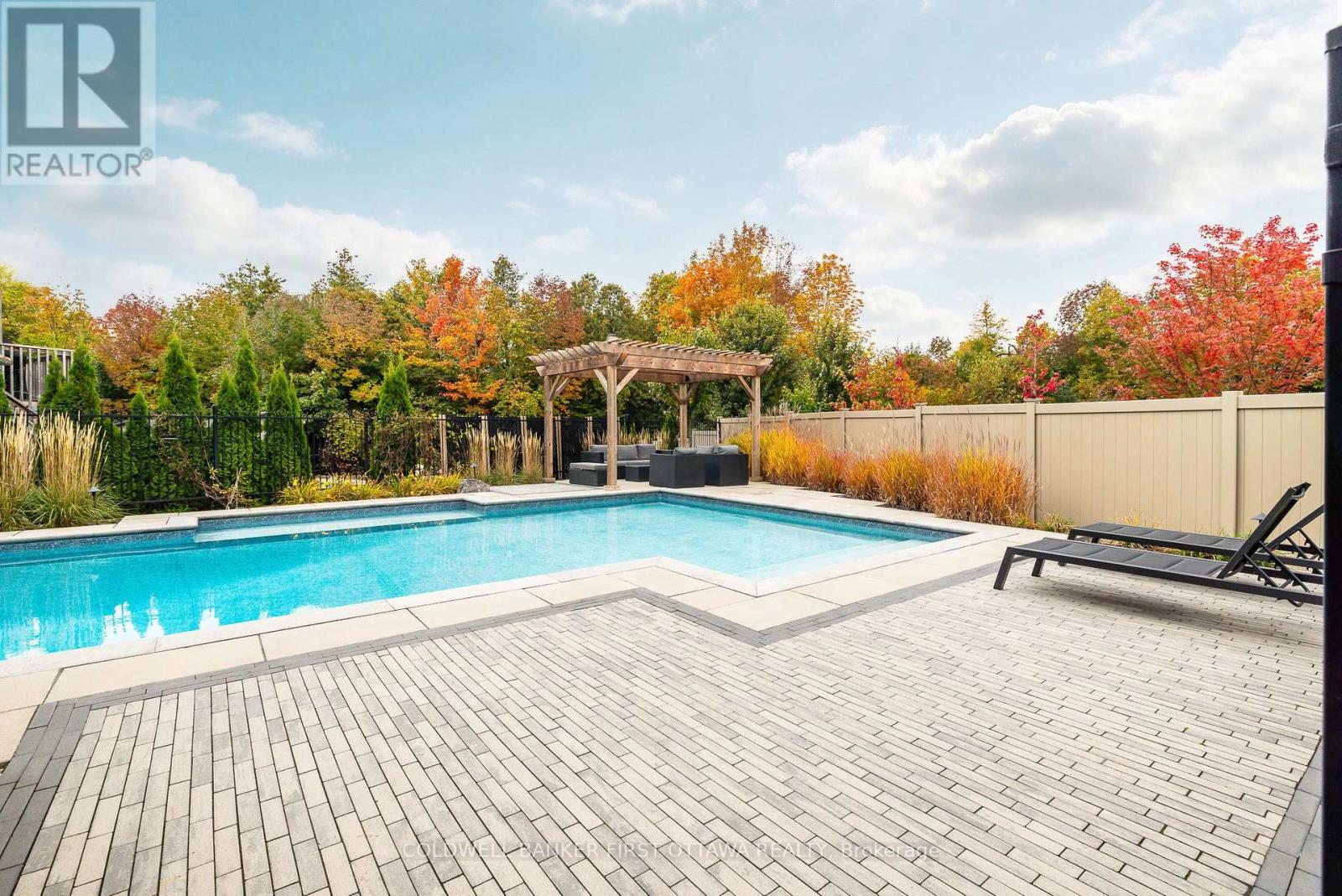 529 ADAMSON CRESCENT - 44