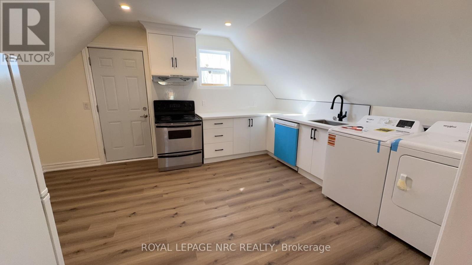 4677 CRYSLER AVENUE - 35