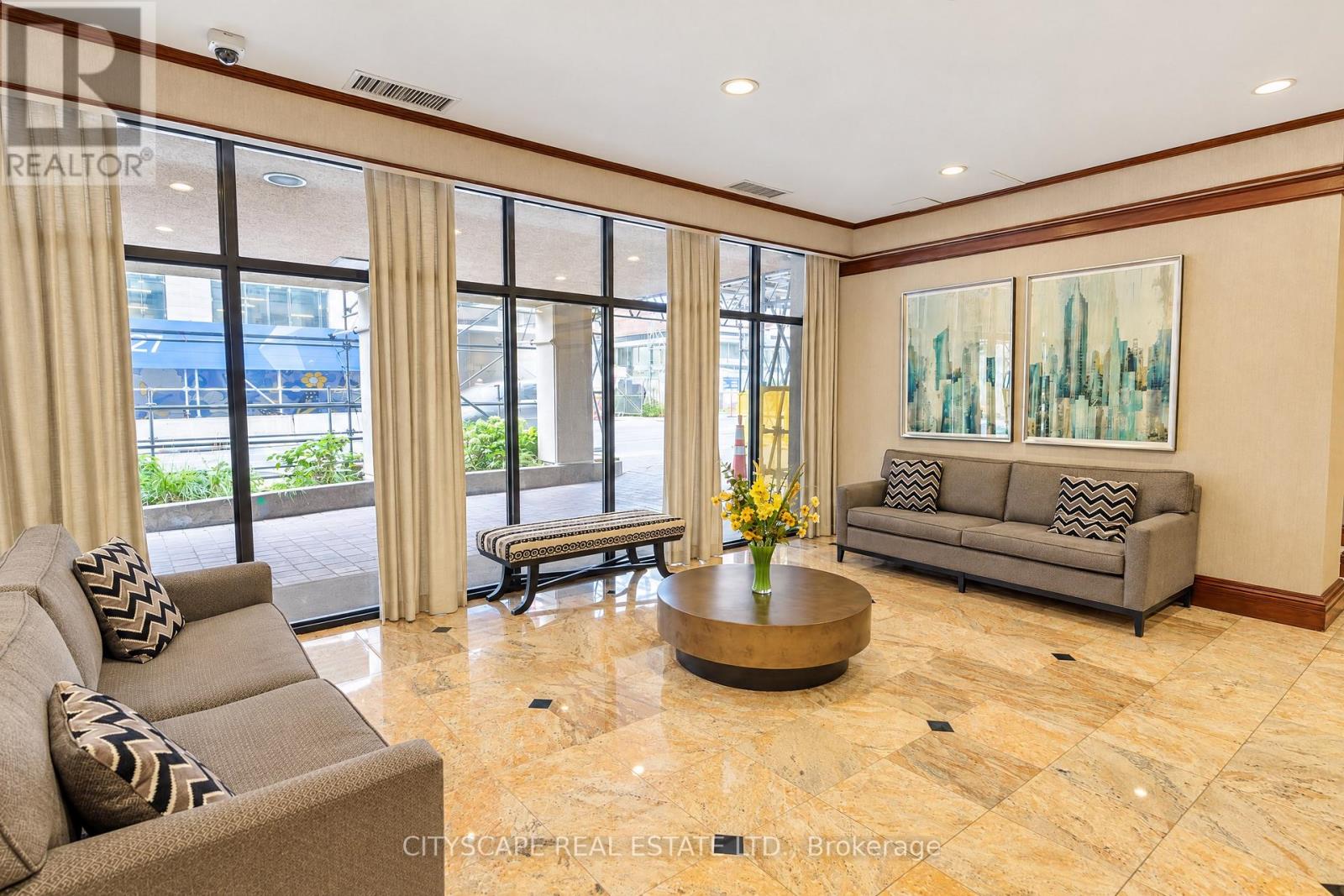 #211 35 MERTON STREET - Image 33