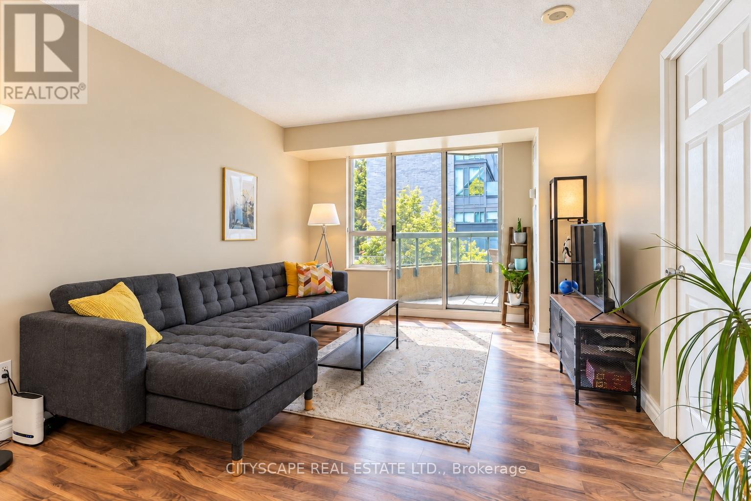 #211 35 MERTON STREET - Image 6