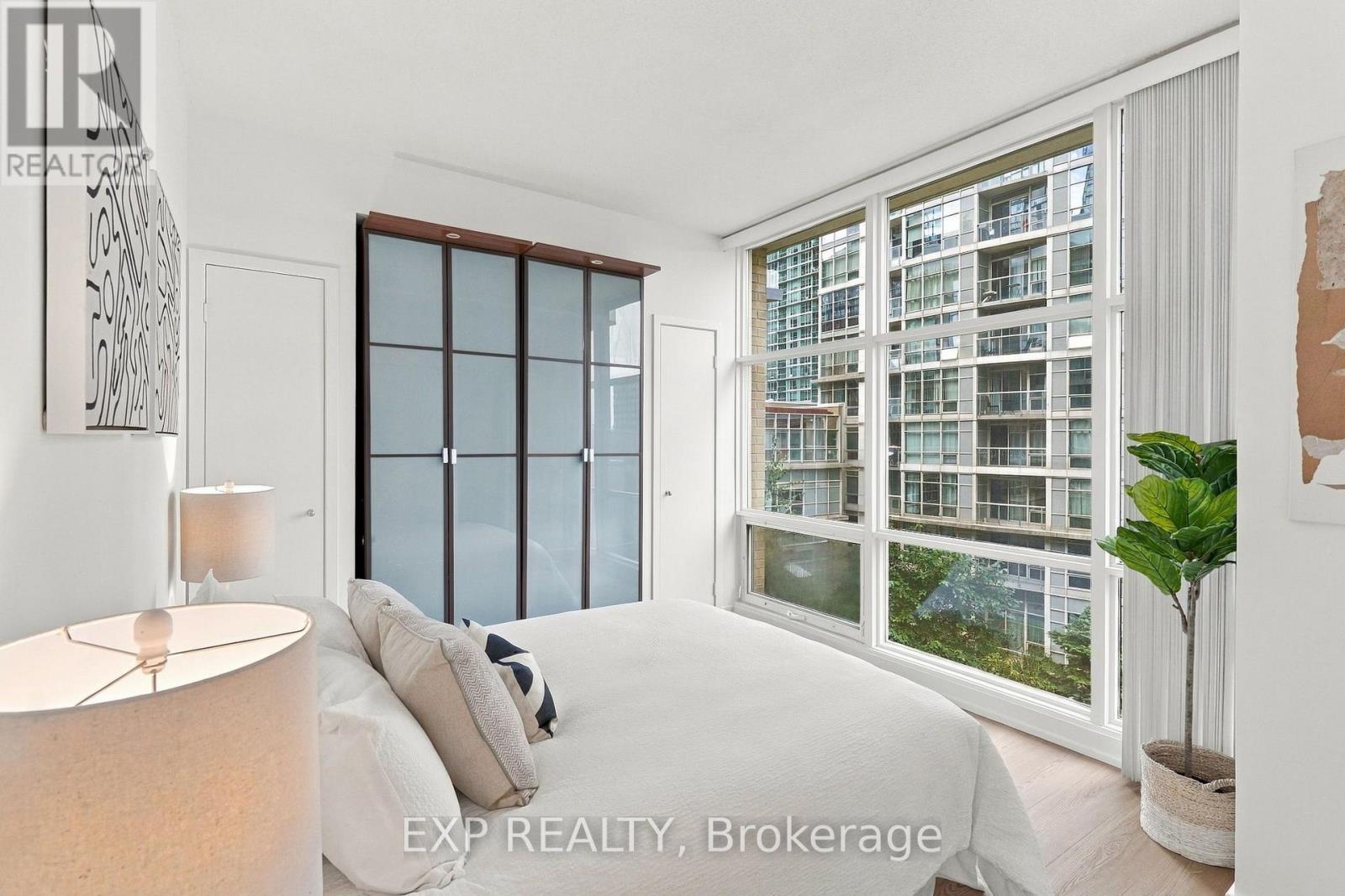 #301 9 SPADINA AVENUE - 16