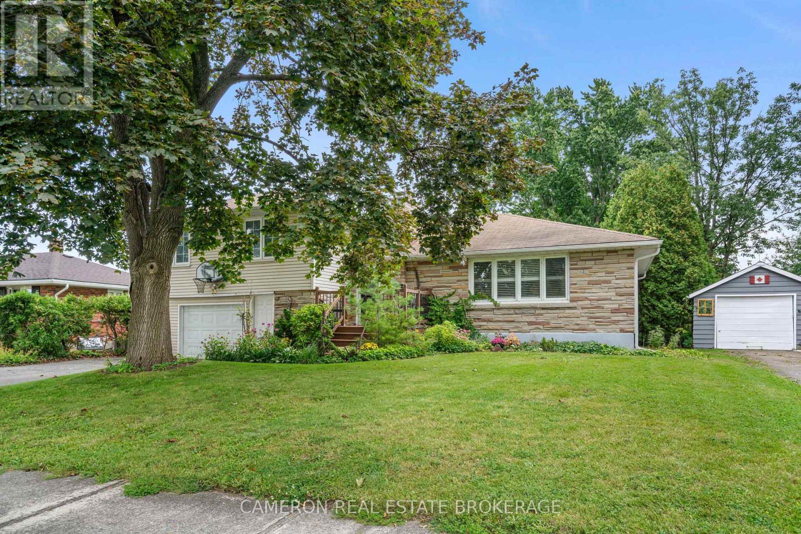 16 KENT CRESCENT - 2