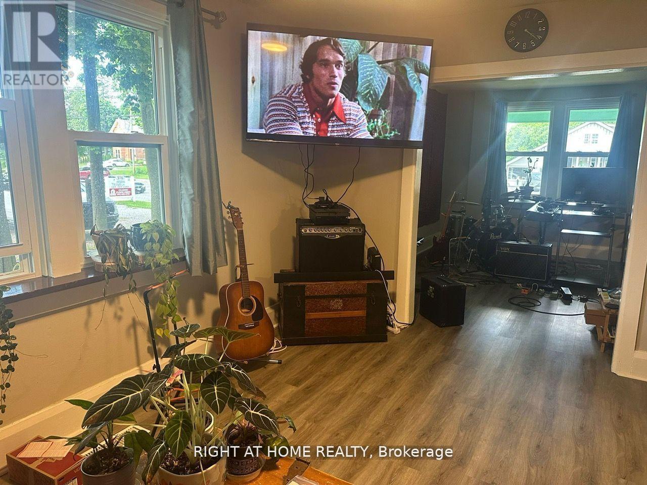 522 Kingston Road West, Ajax, ON photo 3