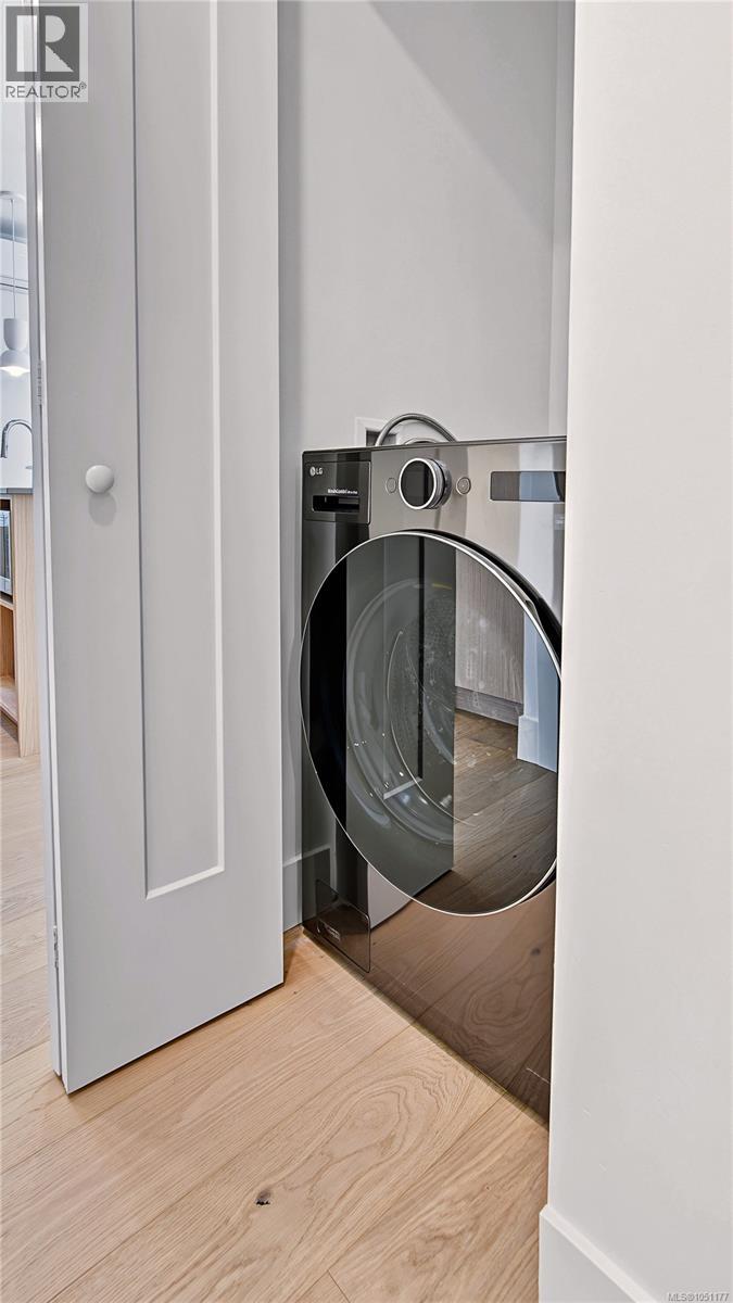 #4 1721 Adanac St - Image 9