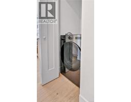 4 1721 Adanac St, Victoria, BC V8R2C4 Photo 9