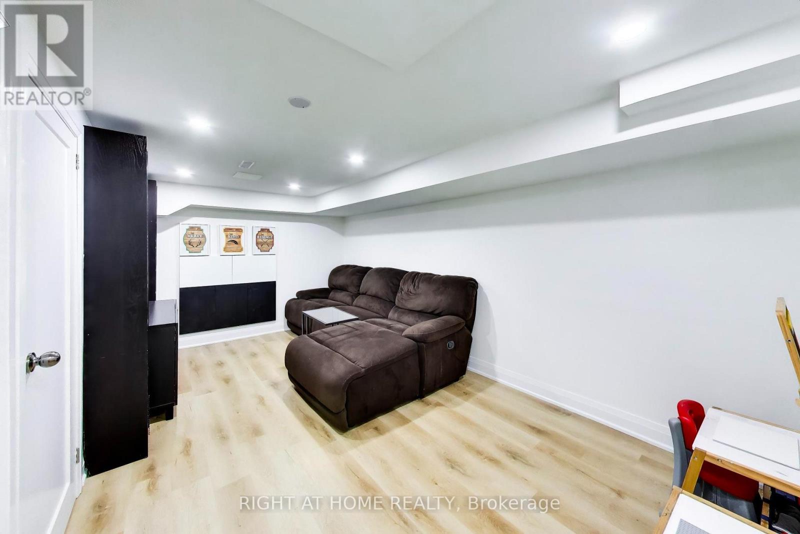 #3 46 THREE VALLEYS DRIVE - Image 16