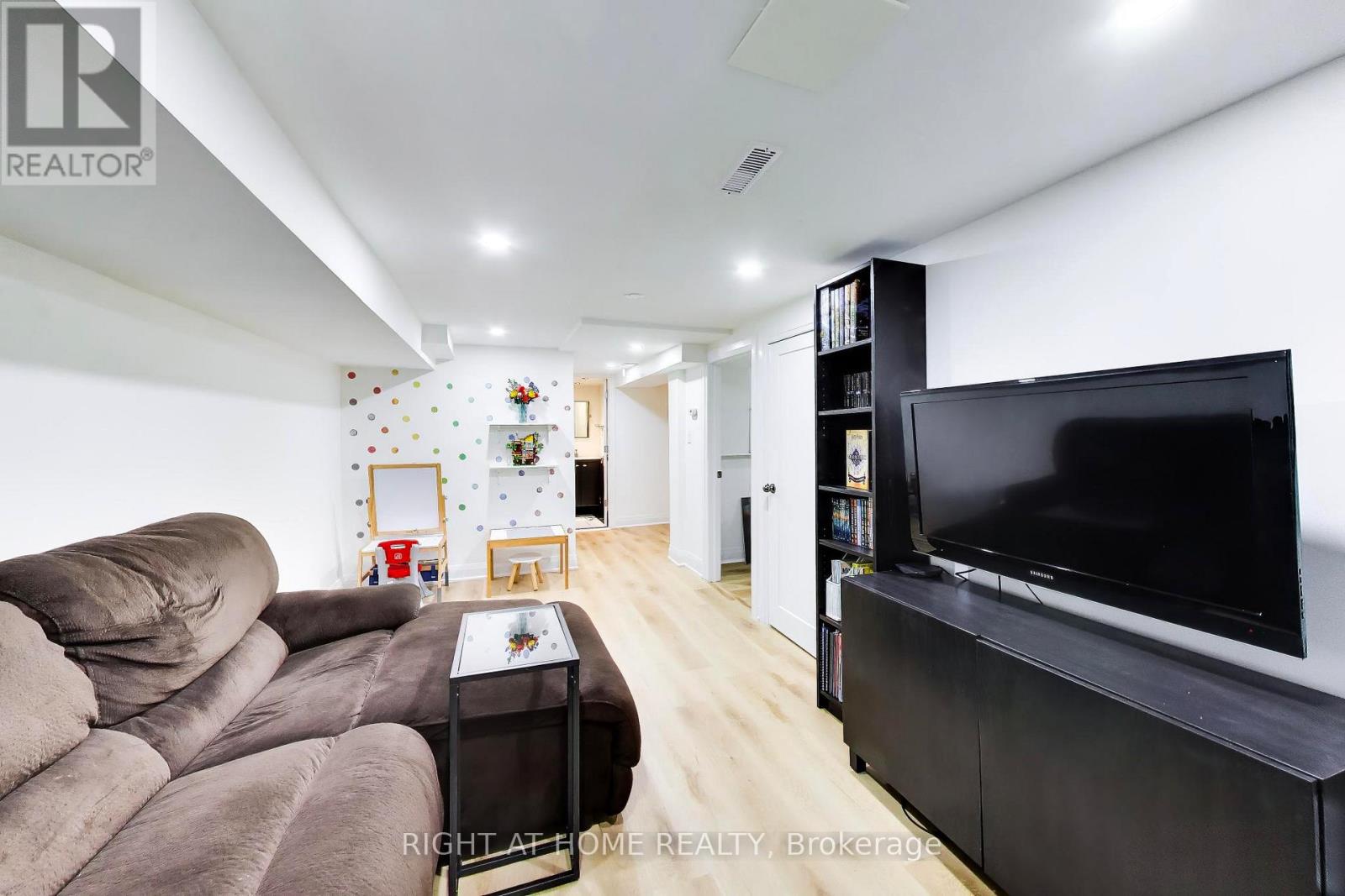 #3 46 THREE VALLEYS DRIVE - Image 18