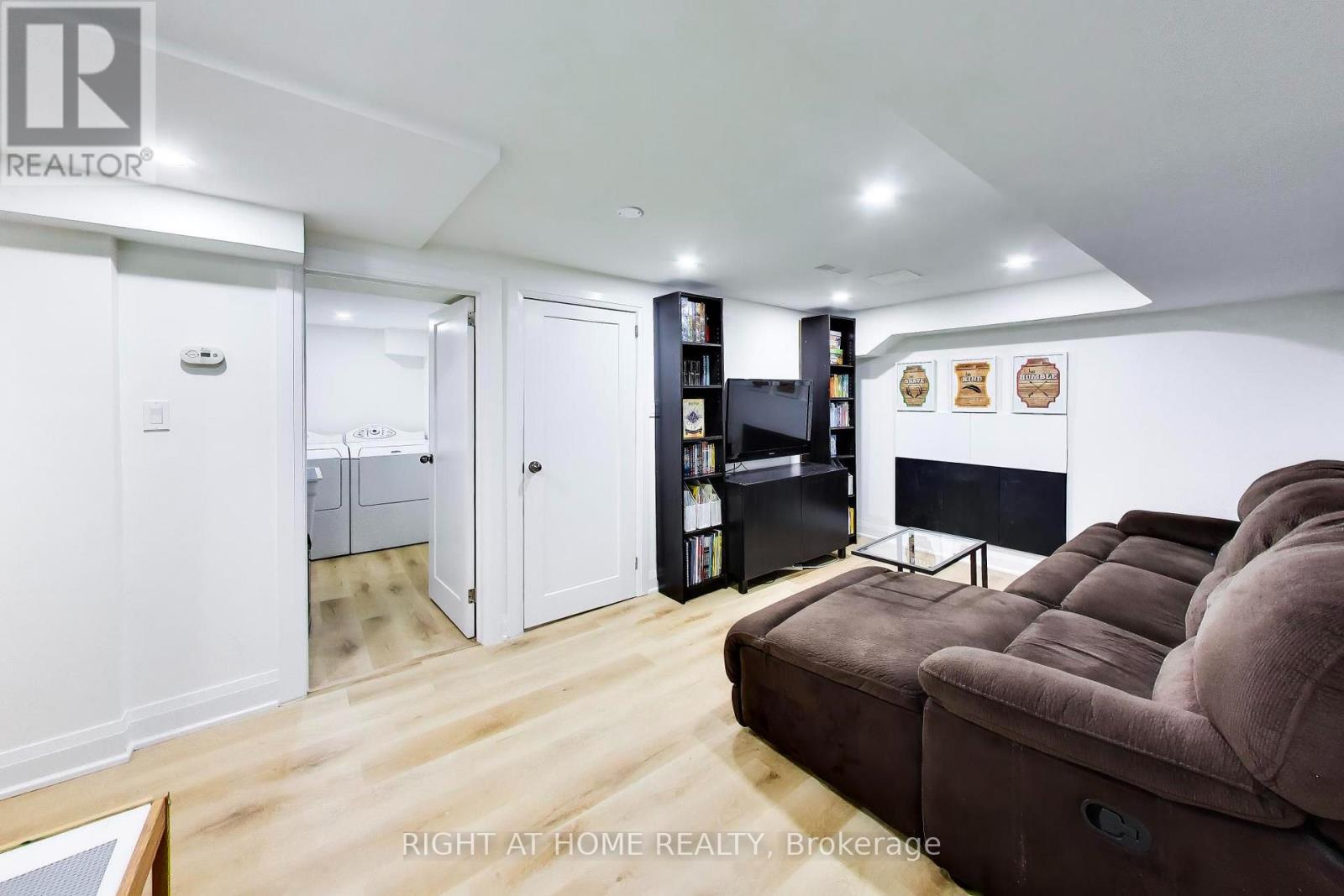 #3 46 THREE VALLEYS DRIVE - 17