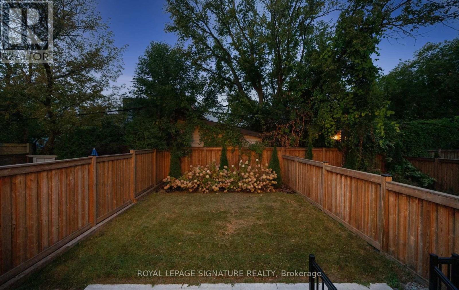 62 Ash Crescent, Toronto, ON photo 45