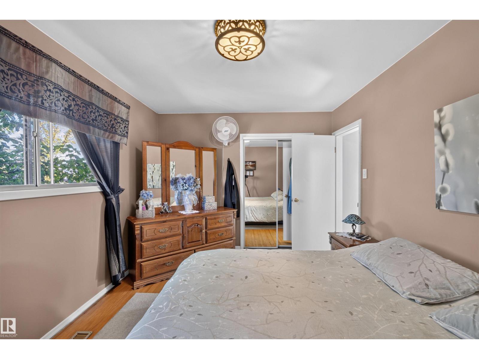 11119 137 Avenue NW, Rosslyn — photo 13 of 30: Property photo