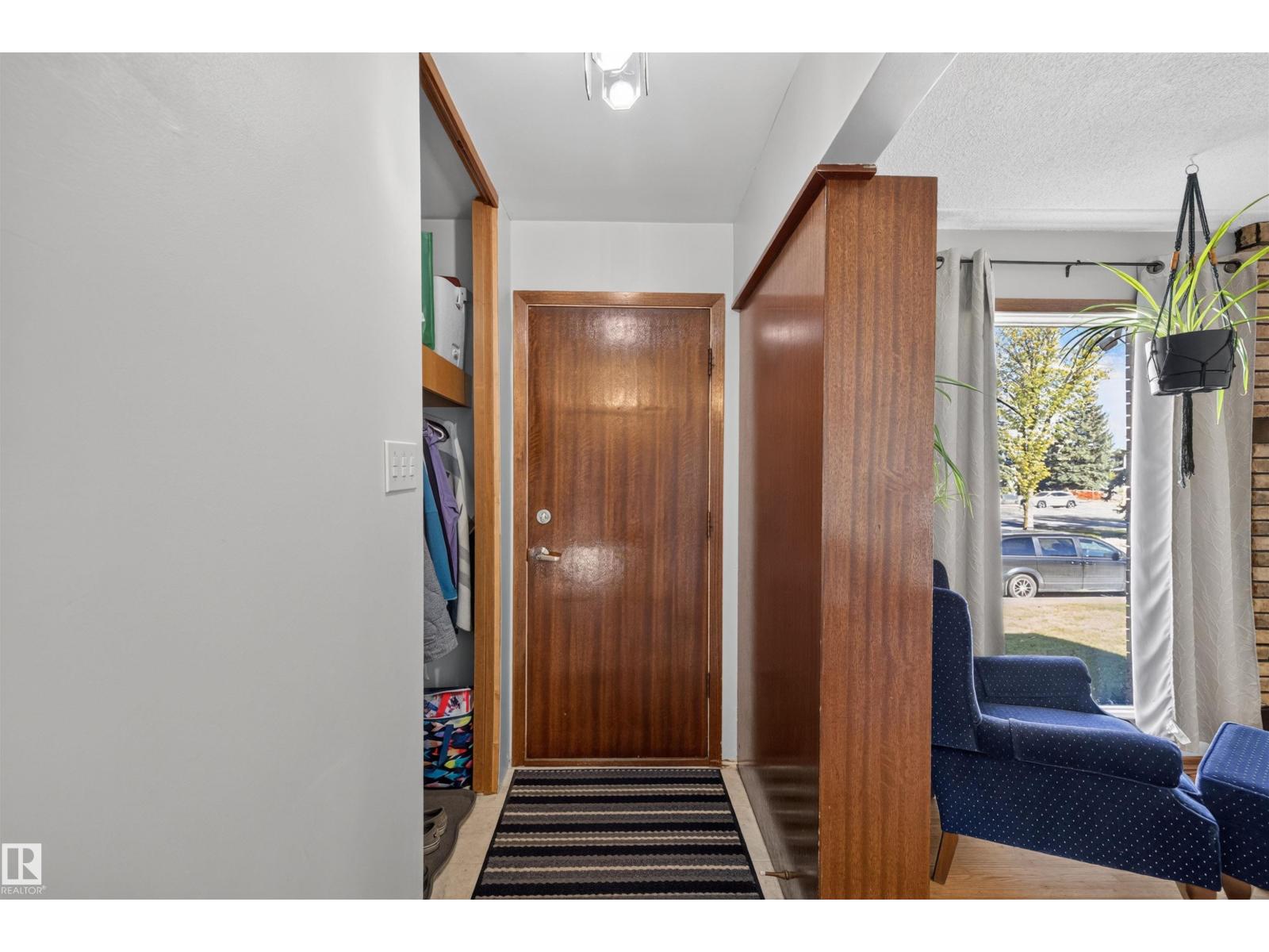 11119 137 Avenue NW, Rosslyn — photo 2 of 30: Property photo