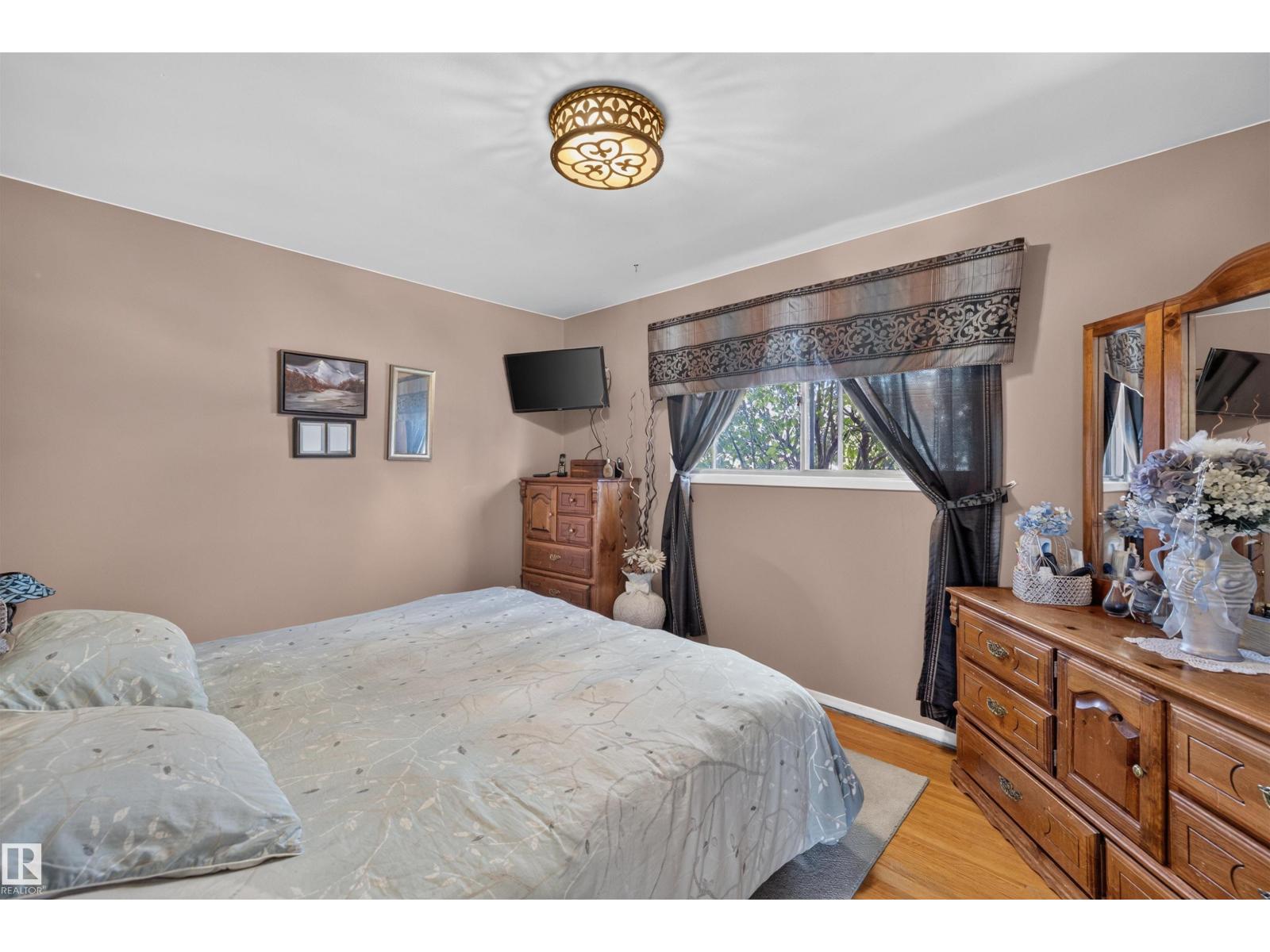 11119 137 Avenue NW, Rosslyn — photo 12 of 30: Property photo