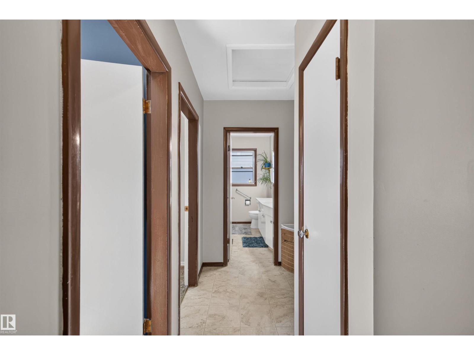 11119 137 Avenue NW, Rosslyn — photo 7 of 30: Property photo