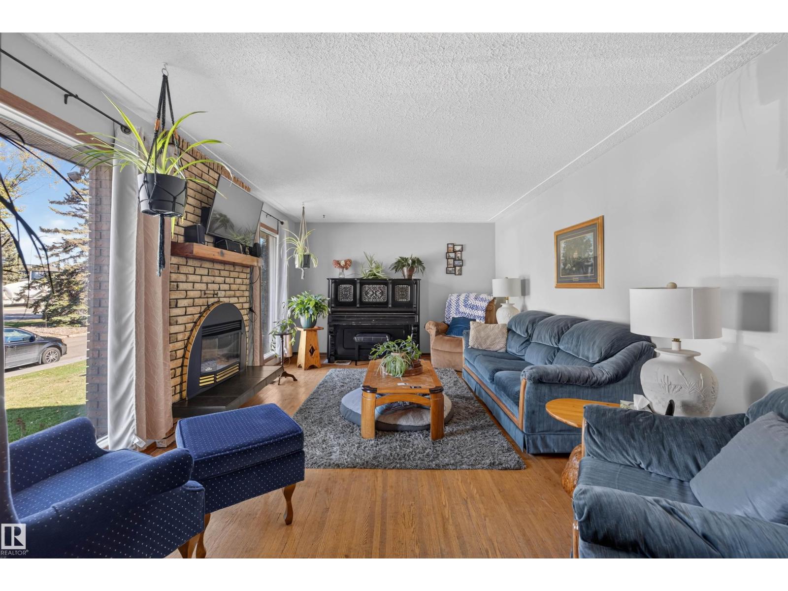 11119 137 Avenue NW, Rosslyn — photo 3 of 30: Property photo
