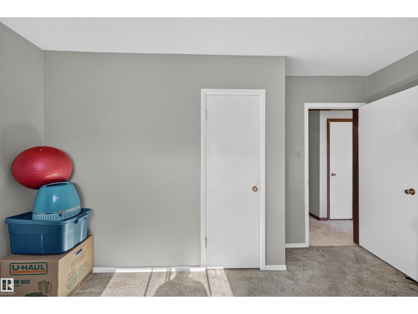 11119 137 Avenue NW, Rosslyn — photo 11 of 30: Property photo
