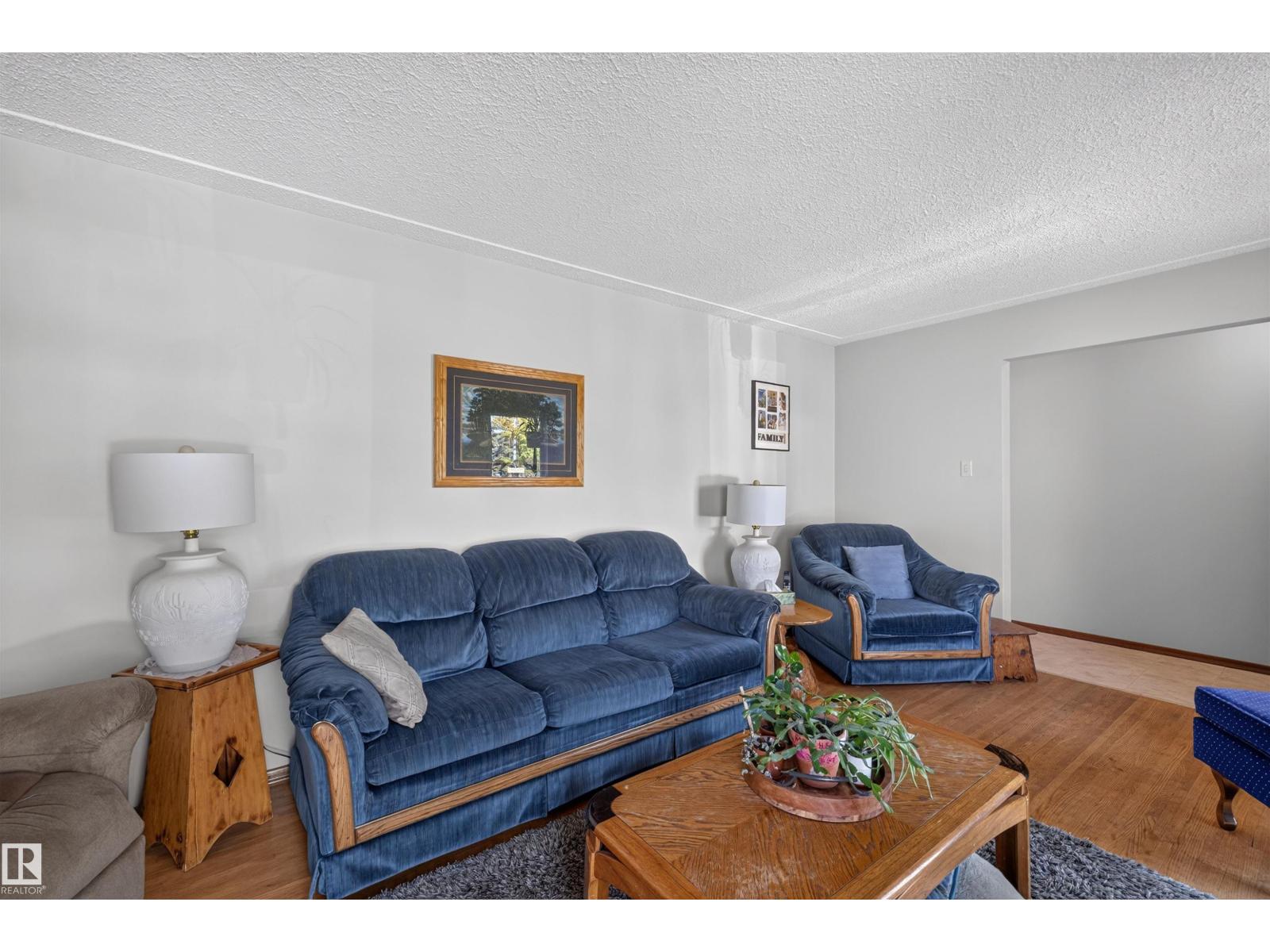 11119 137 Avenue NW, Rosslyn — photo 5 of 30: Property photo
