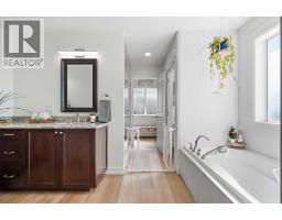 1613 Montrose Terrace SE - photo 24