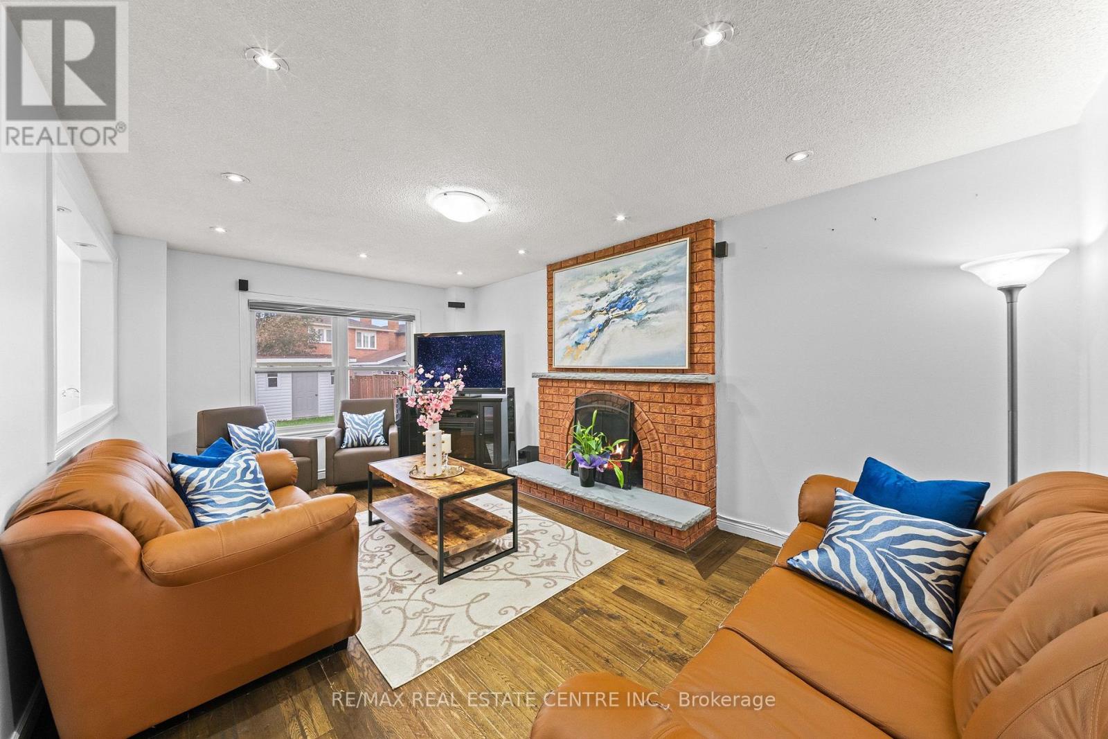 2 HOLLYBURN COURT - Image 13