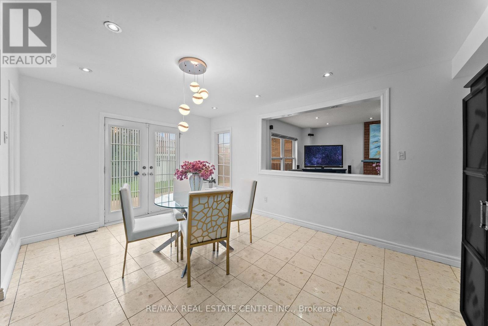 2 HOLLYBURN COURT - Image 17