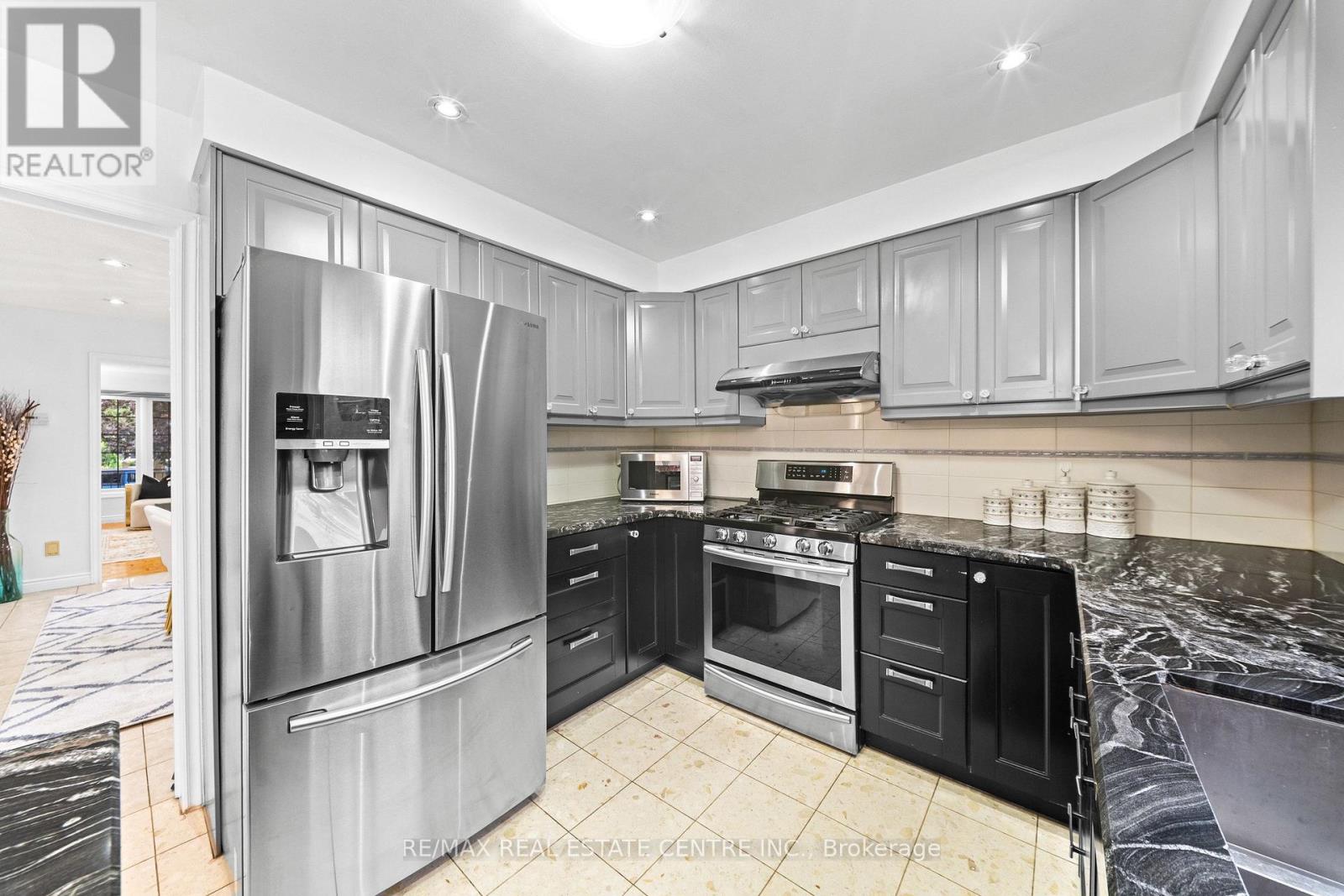 2 HOLLYBURN COURT - Image 18