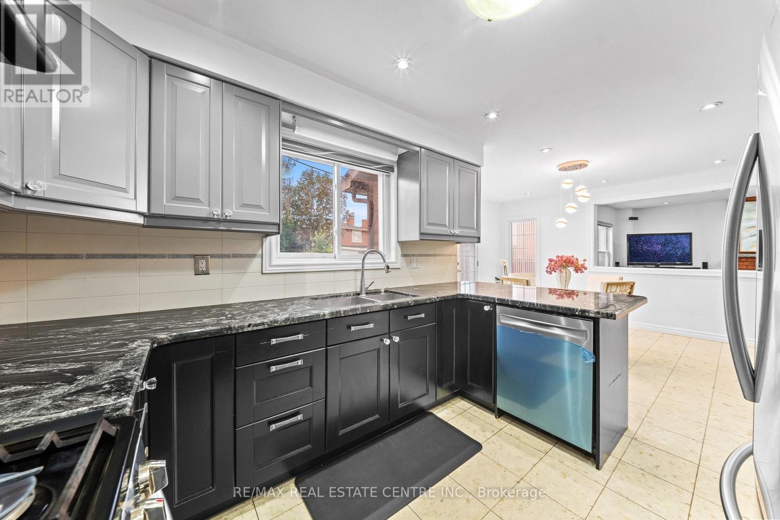 2 HOLLYBURN COURT - Image 19