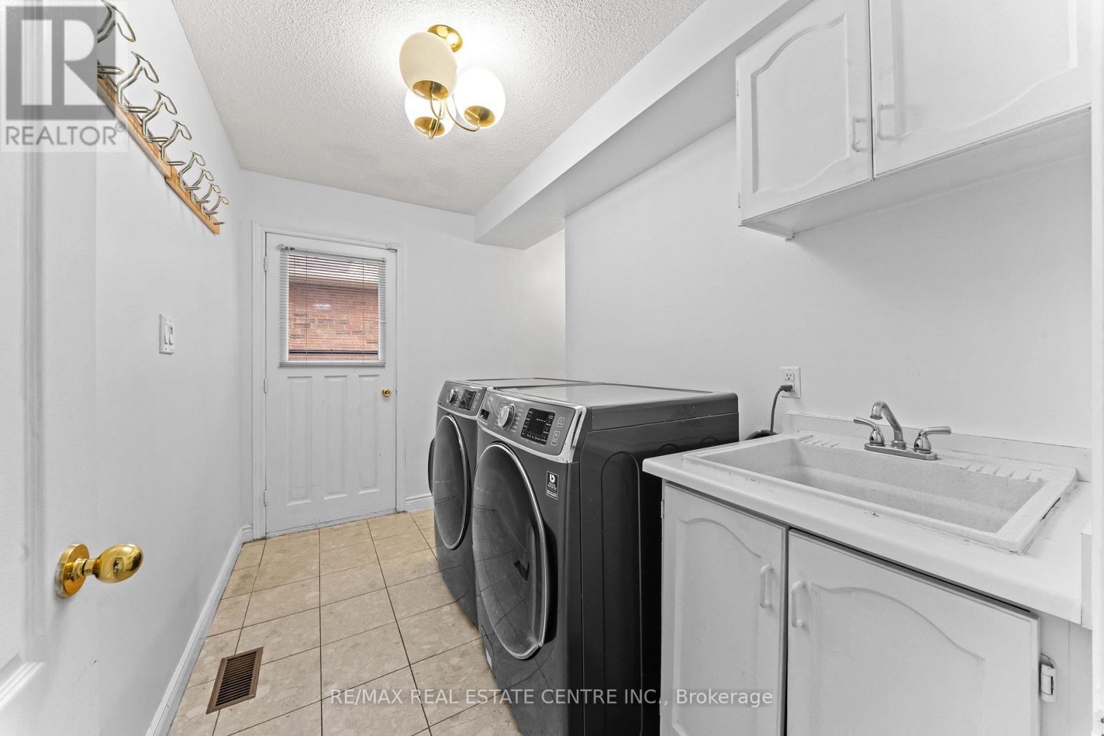 2 HOLLYBURN COURT - Image 21