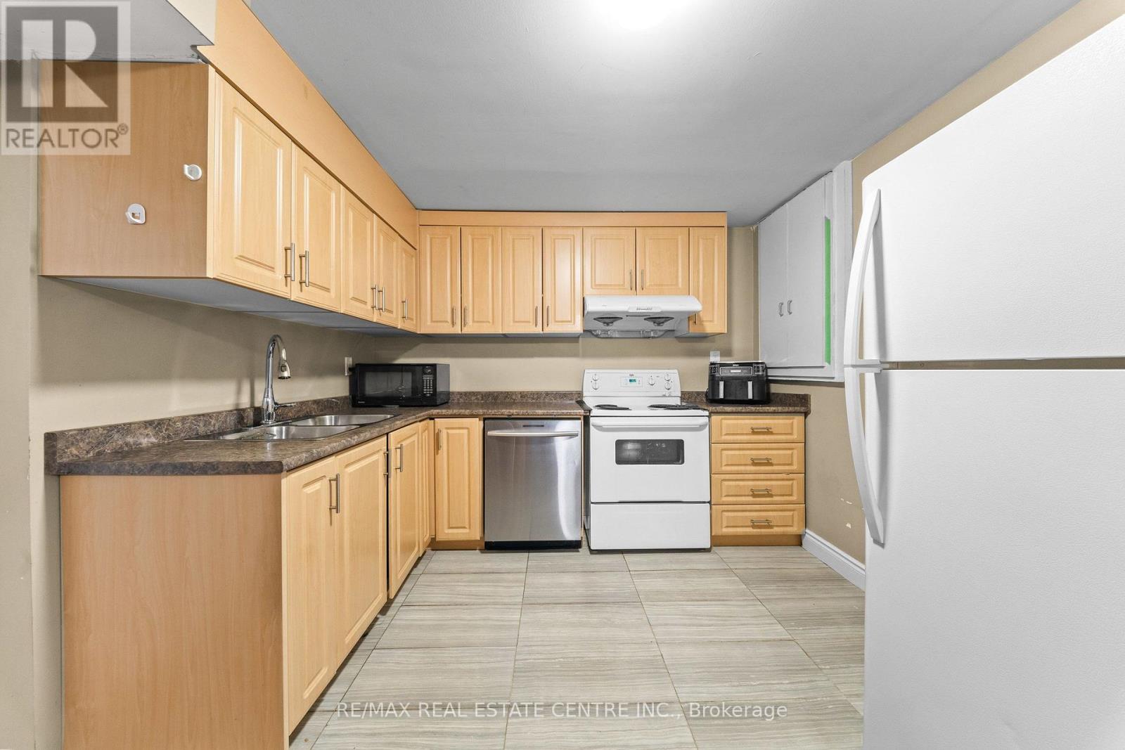 2 HOLLYBURN COURT - Image 35