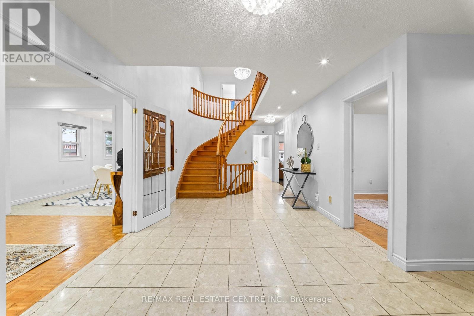 Photo of 2 HOLLYBURN COURT