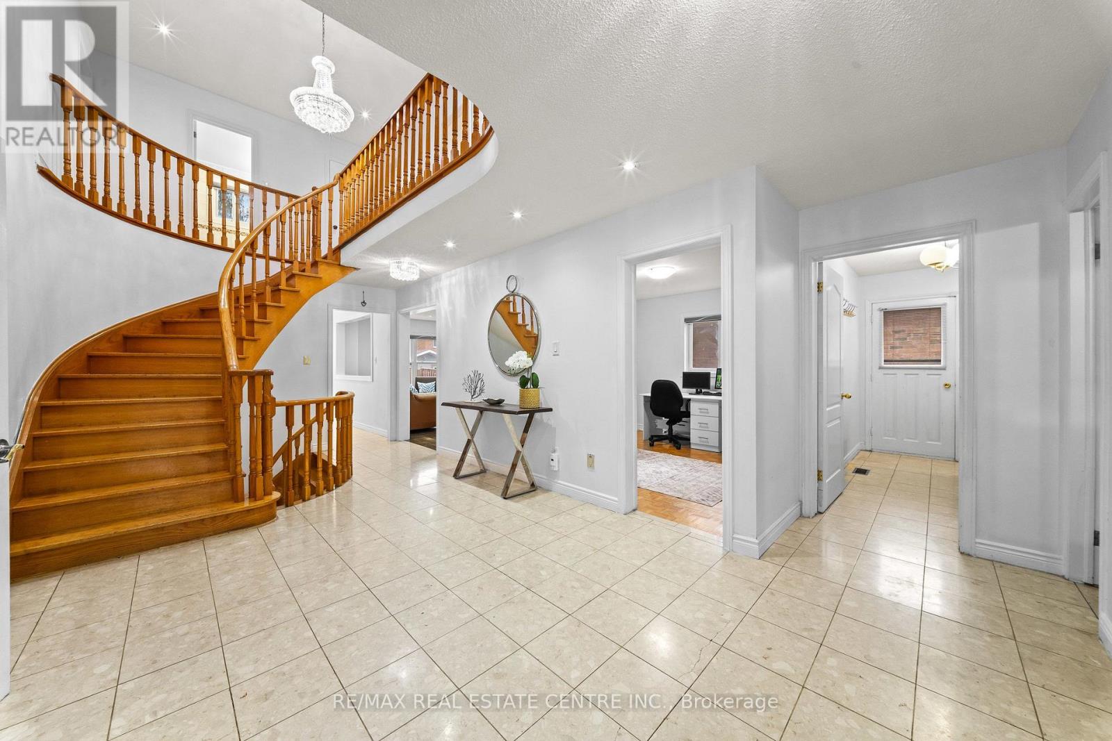 Photo of 2 HOLLYBURN COURT