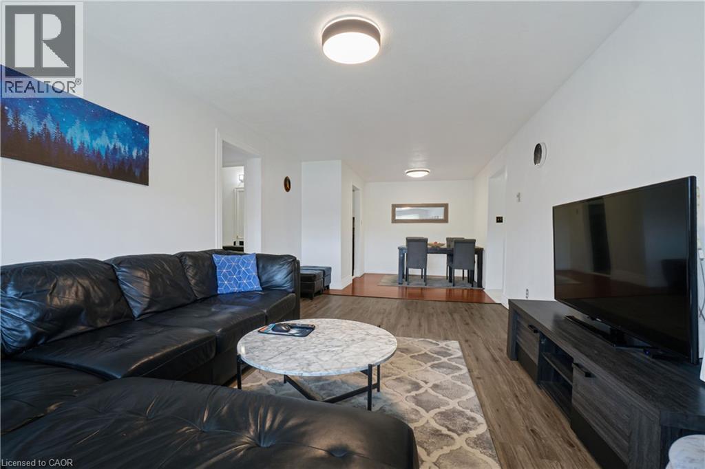 1096 Jalna Boulevard — photo 7