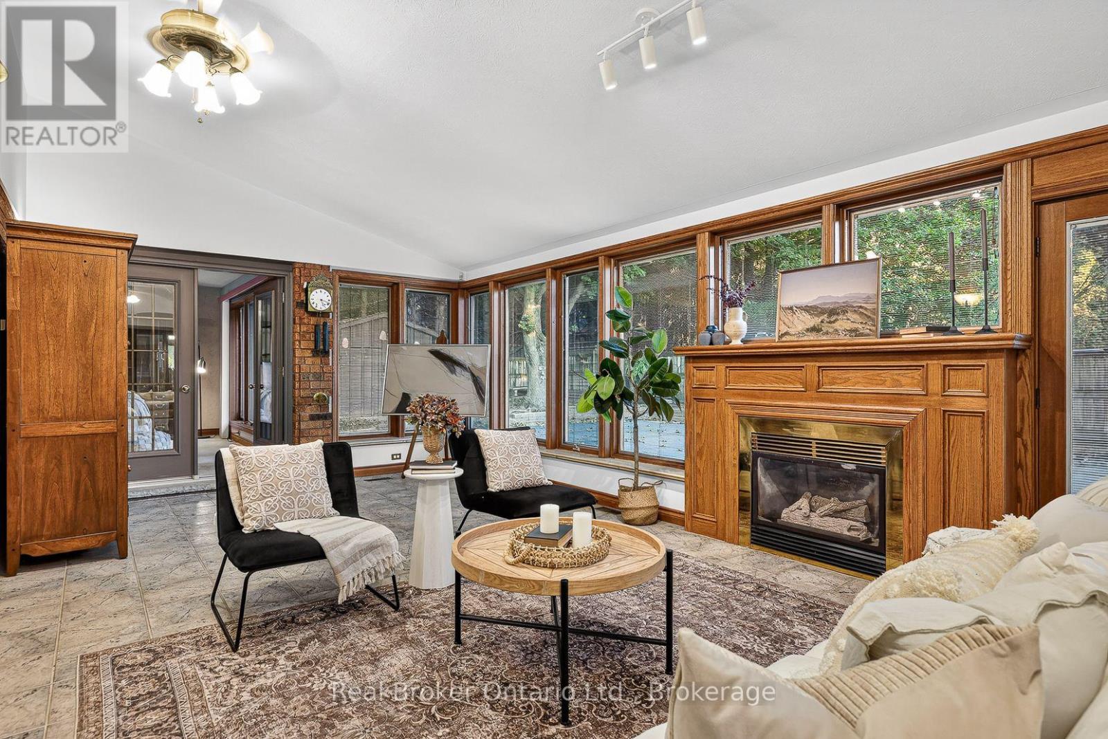 11 ELISABETH STREET - 35