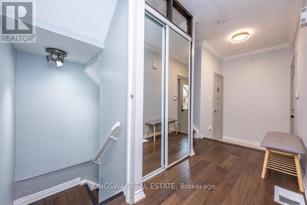#22 525 MEADOWS BOULEVARD - Image 12