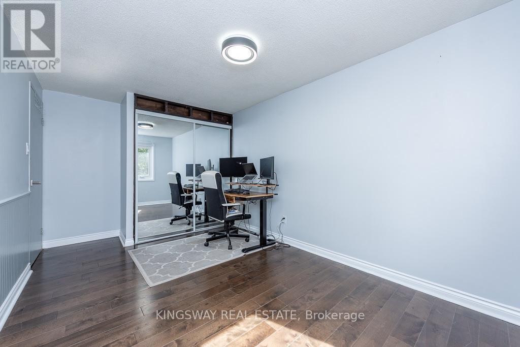 #22 525 MEADOWS BOULEVARD - 32