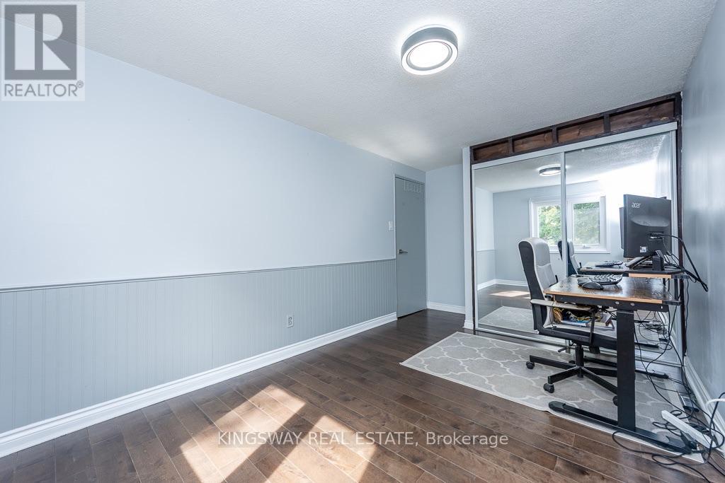 #22 525 MEADOWS BOULEVARD - 33