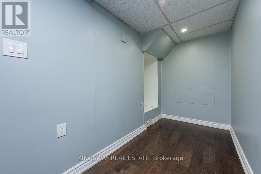 #22 525 MEADOWS BOULEVARD - Image 40