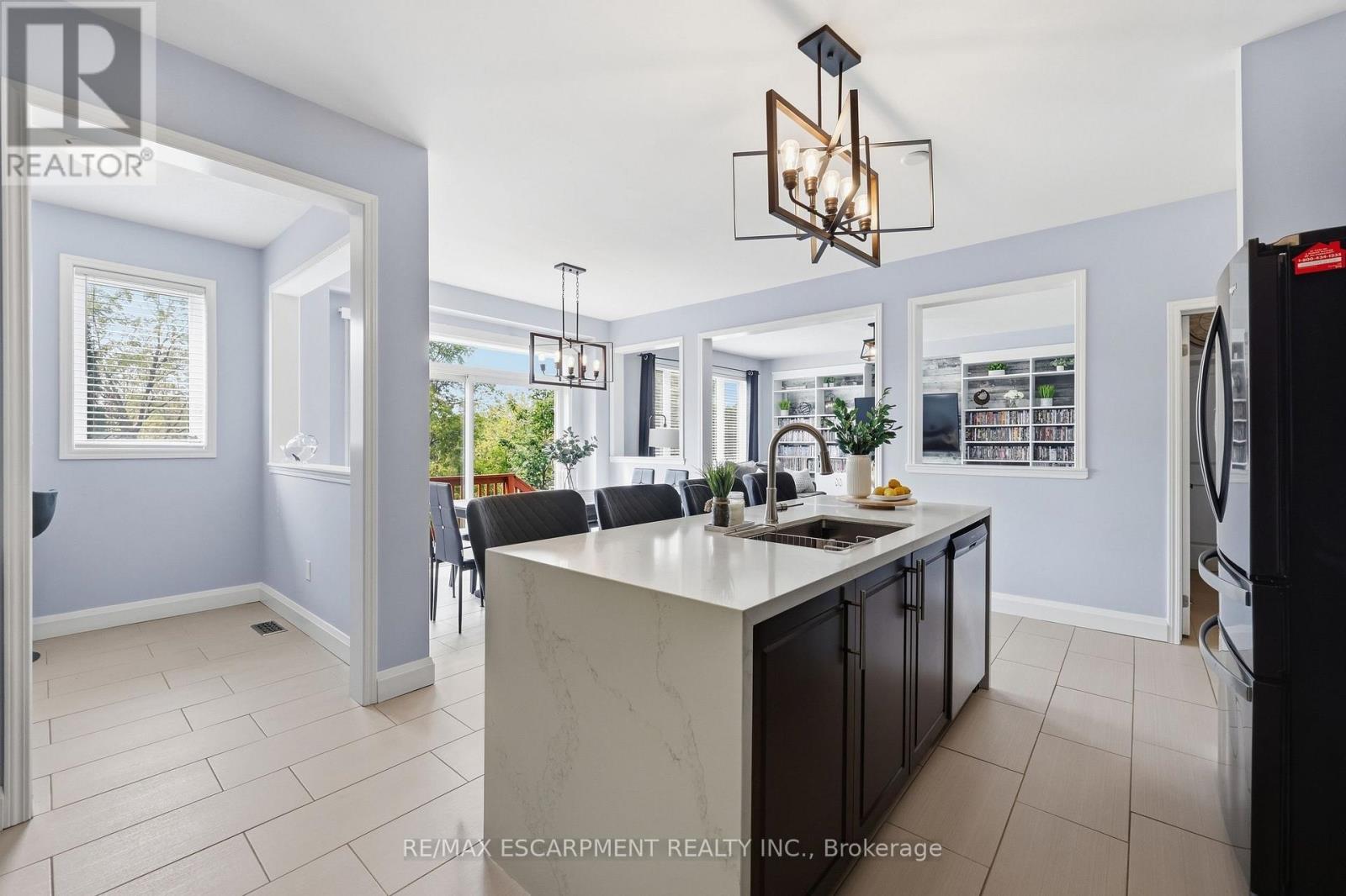 47 LARRY CRESCENT - 11