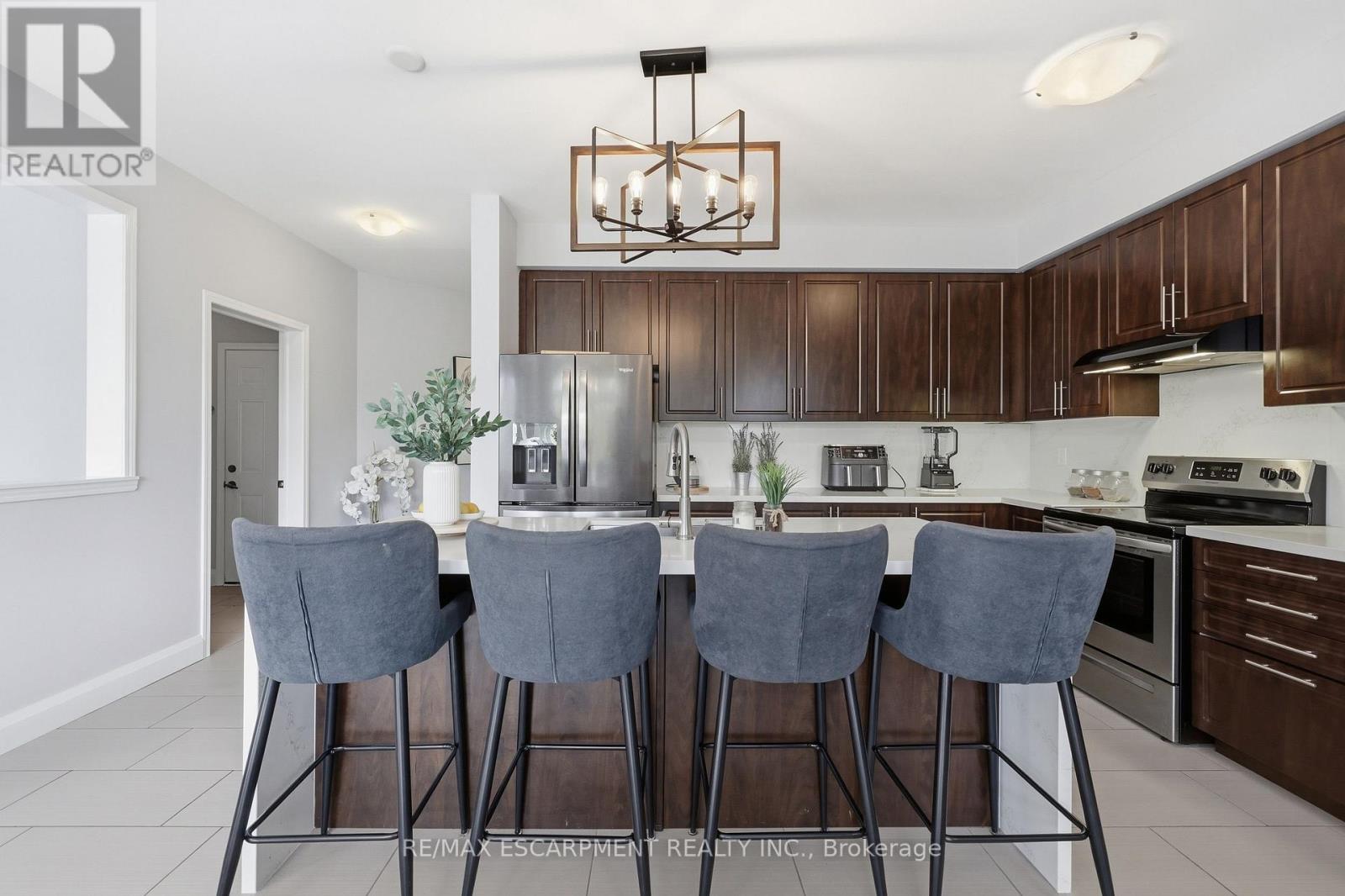 47 LARRY CRESCENT - 12