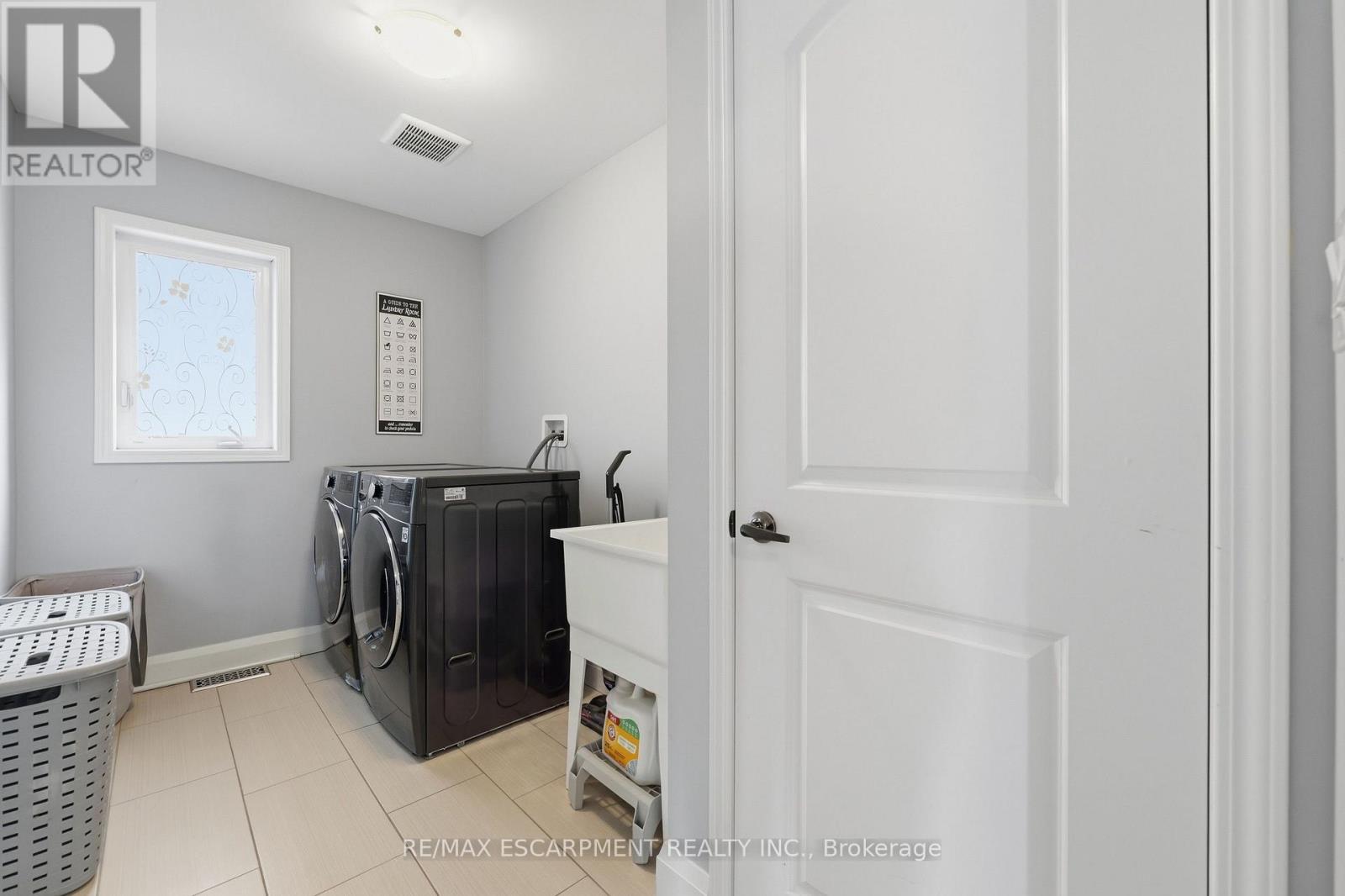 47 LARRY CRESCENT - 29