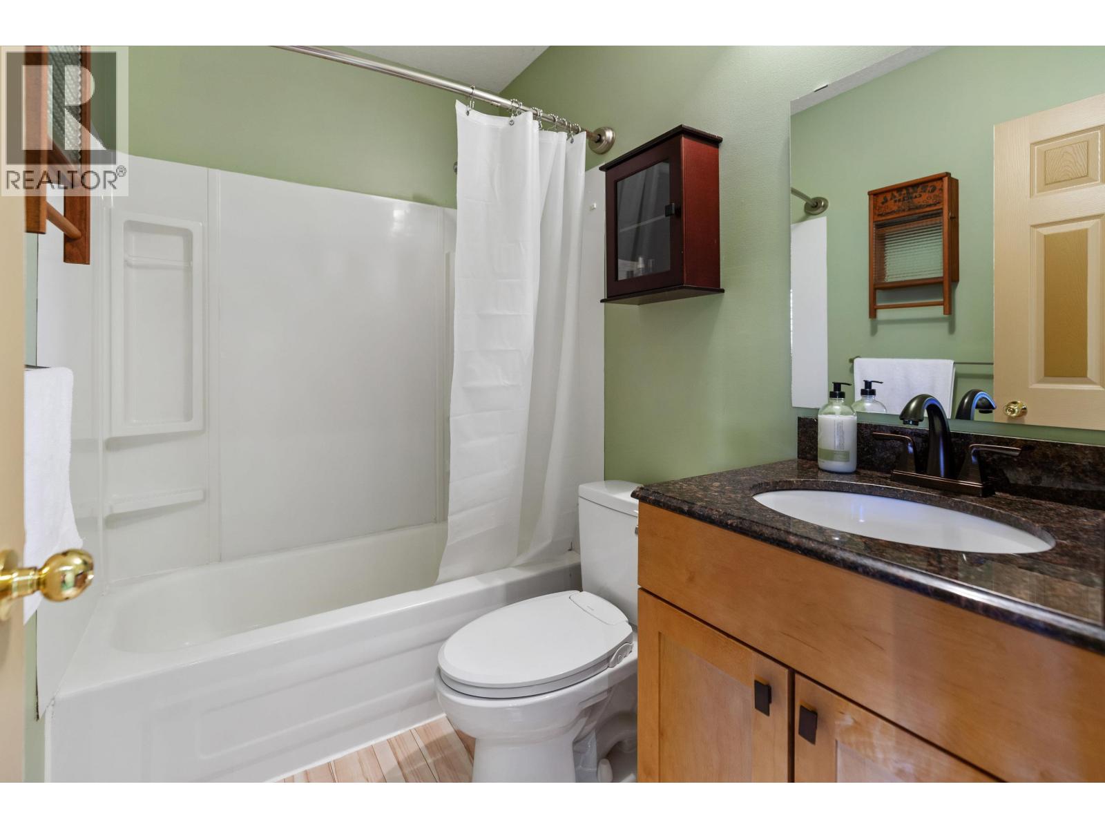 Photo 17 of 31 — 1904 OAK STREET · Prince George, BC