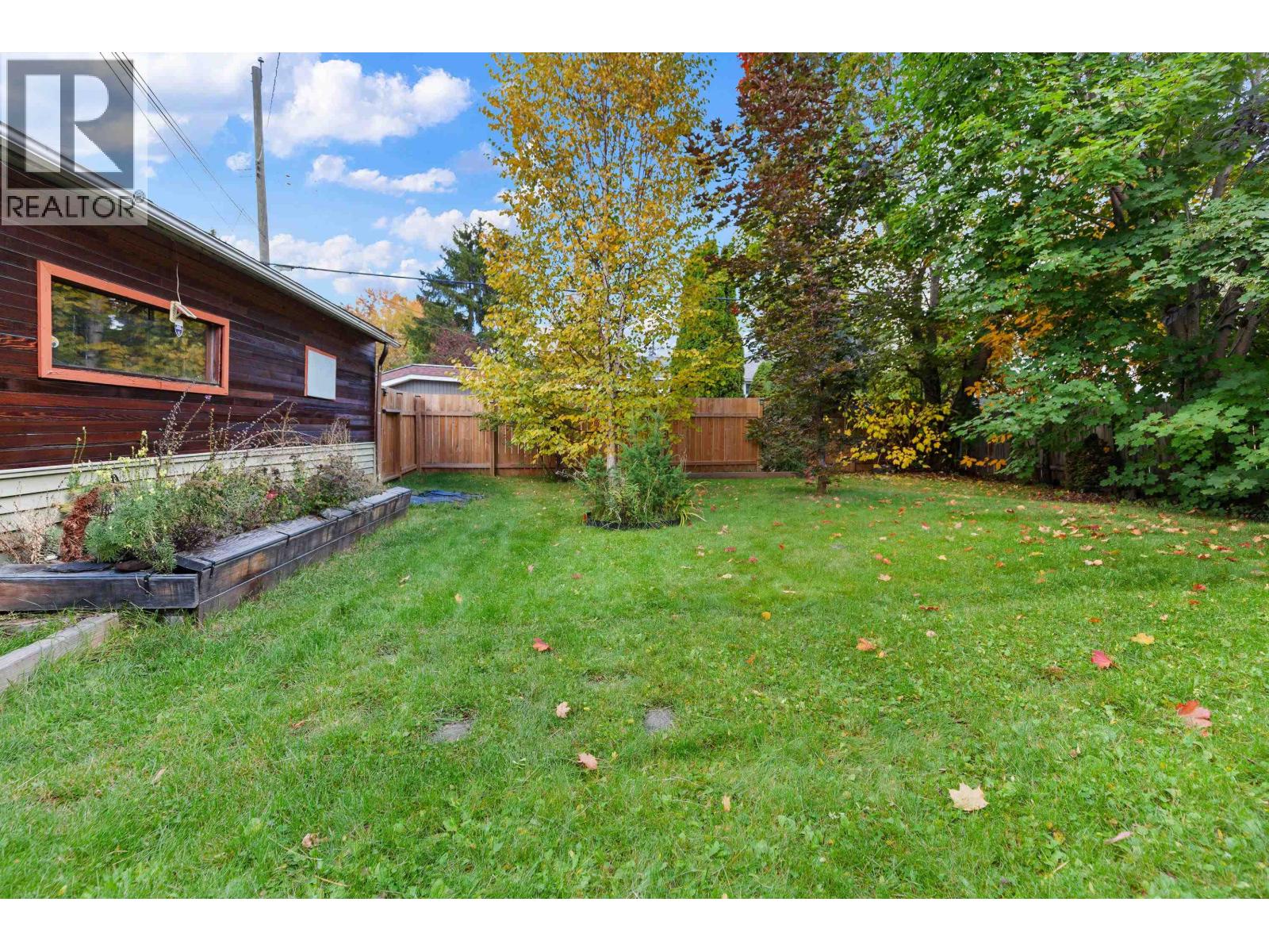 1904 OAK STREET - 26