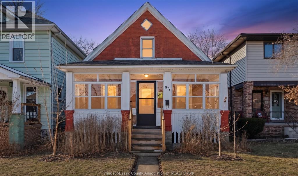 977 GLADSTONE - 1