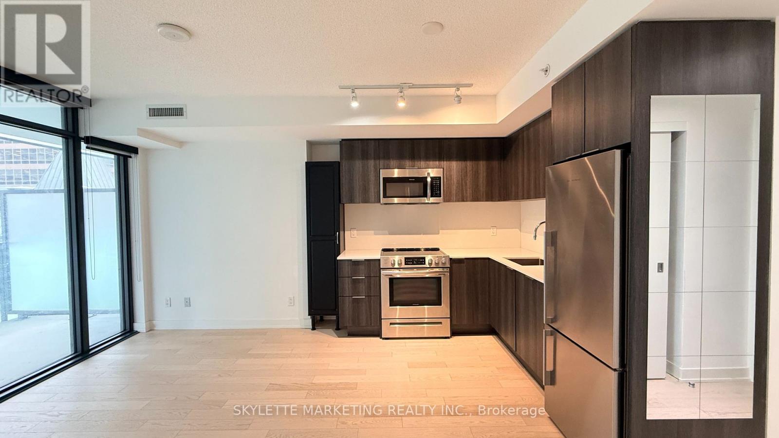 1011- 25 Richmond Street East, Toronto, ON photo 3